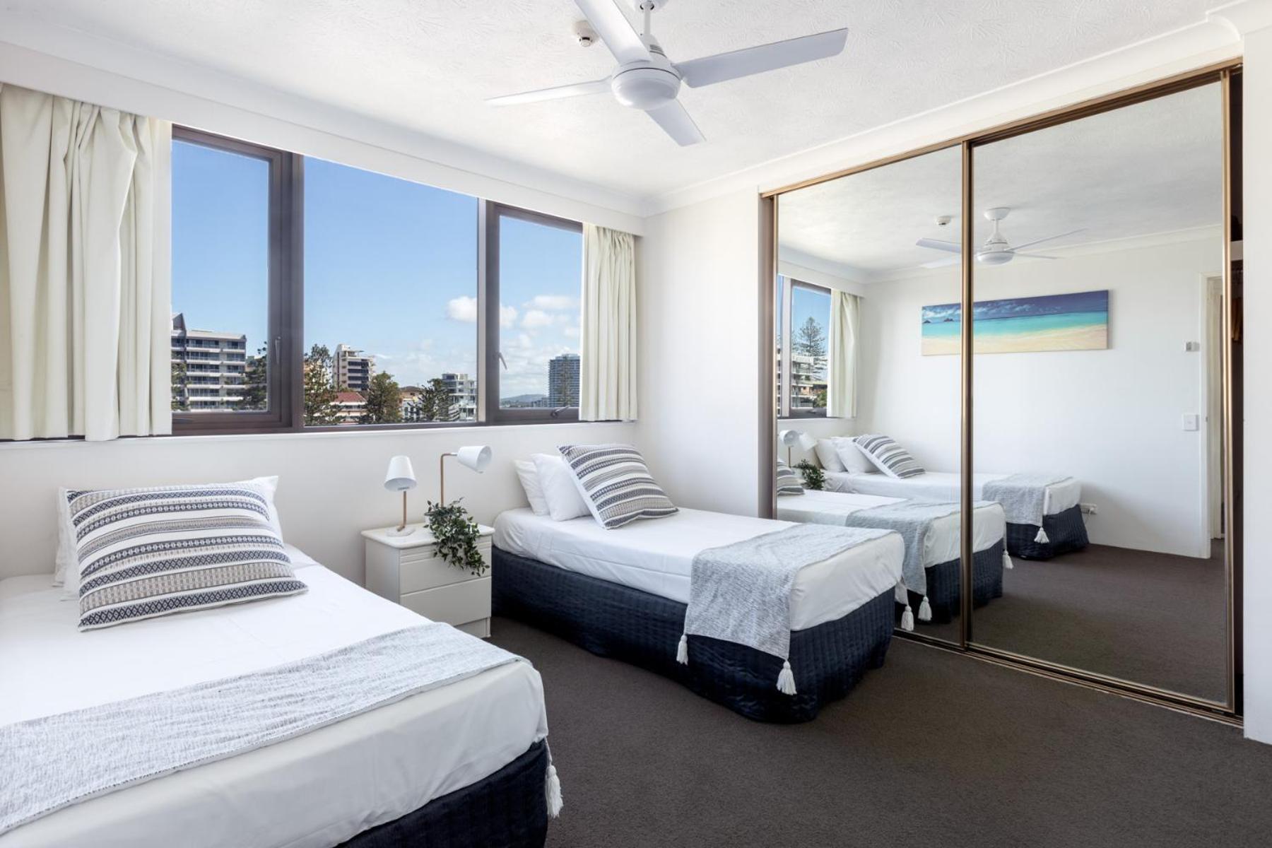 Columbia Beachfront Apartments On Rainbow Bay Gold Coast Exterior photo