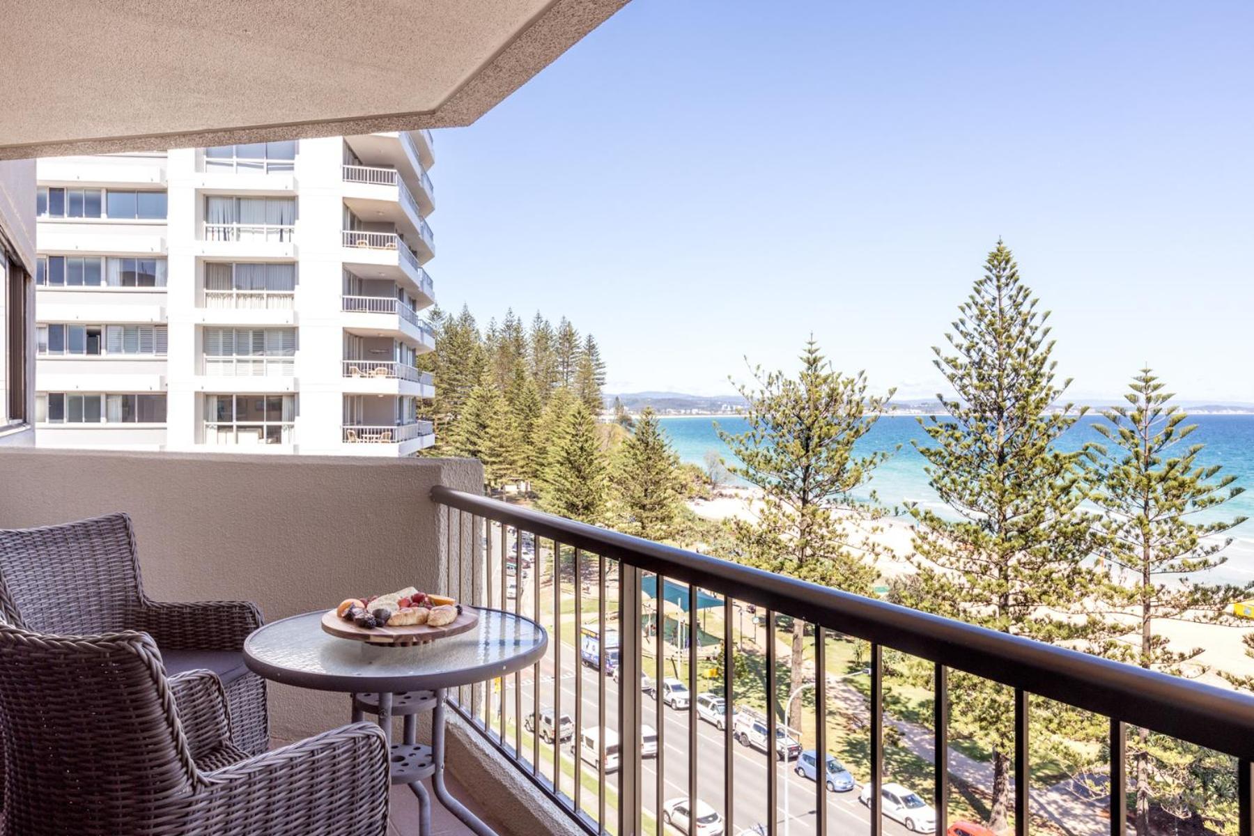 Columbia Beachfront Apartments On Rainbow Bay Gold Coast Exterior photo
