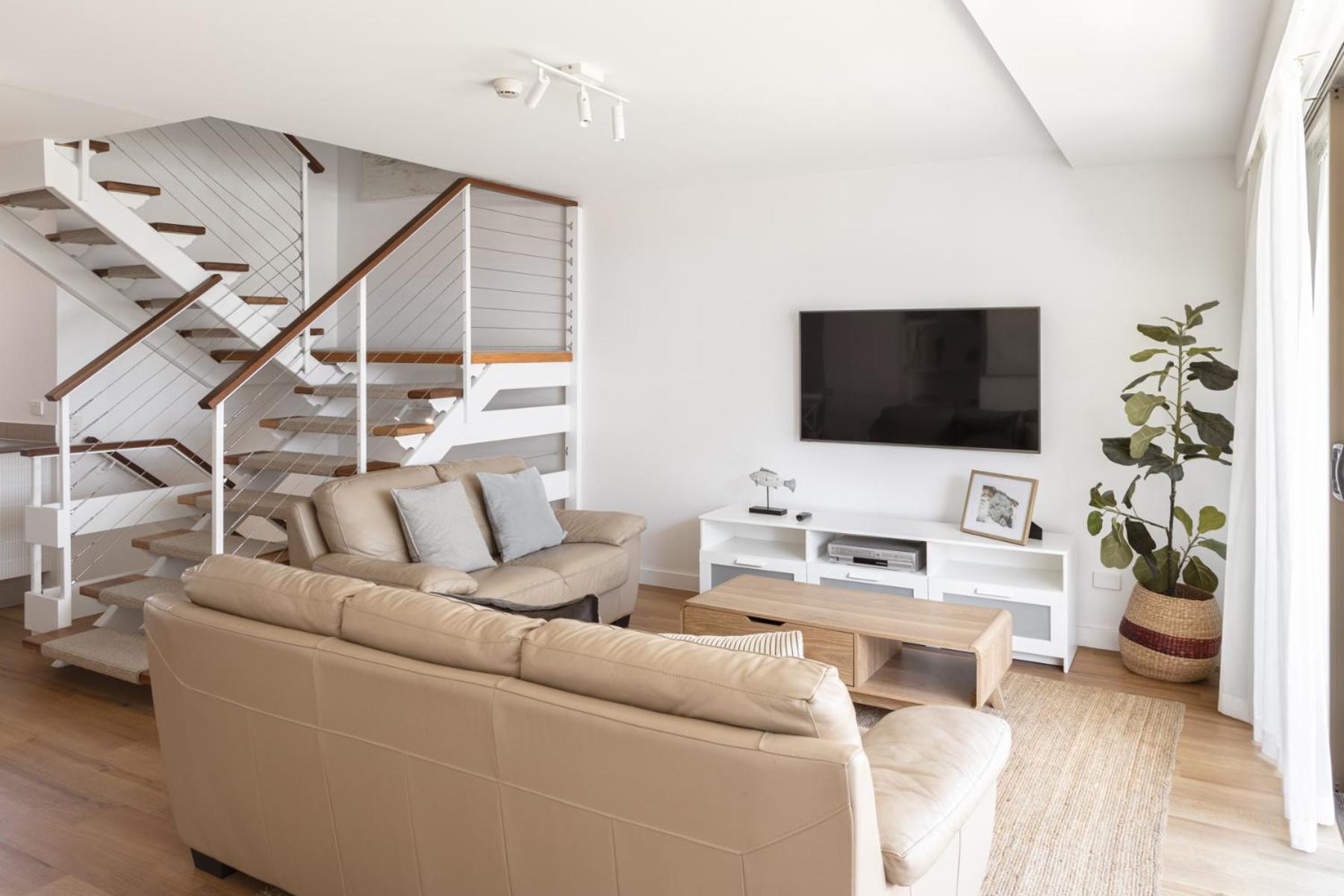 Columbia Beachfront Apartments On Rainbow Bay Gold Coast Exterior photo