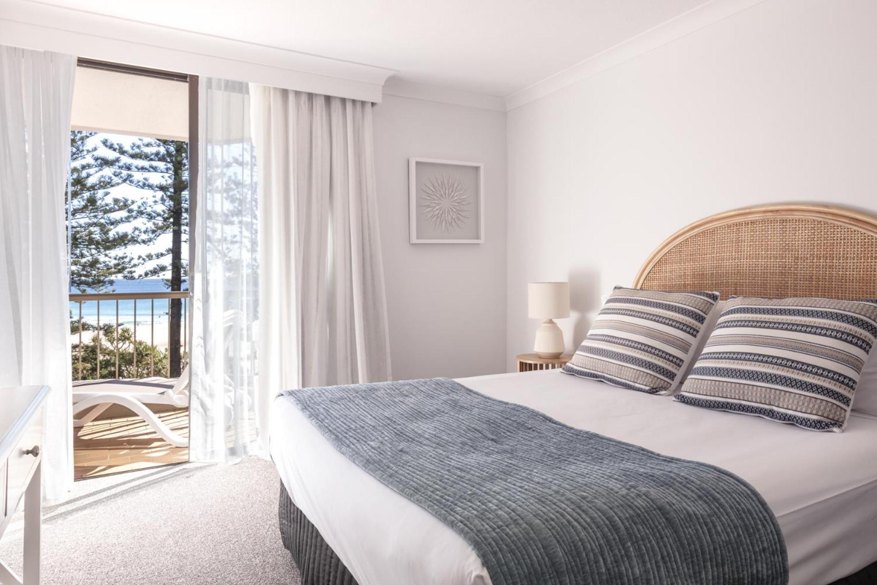Columbia Beachfront Apartments On Rainbow Bay Gold Coast Exterior photo