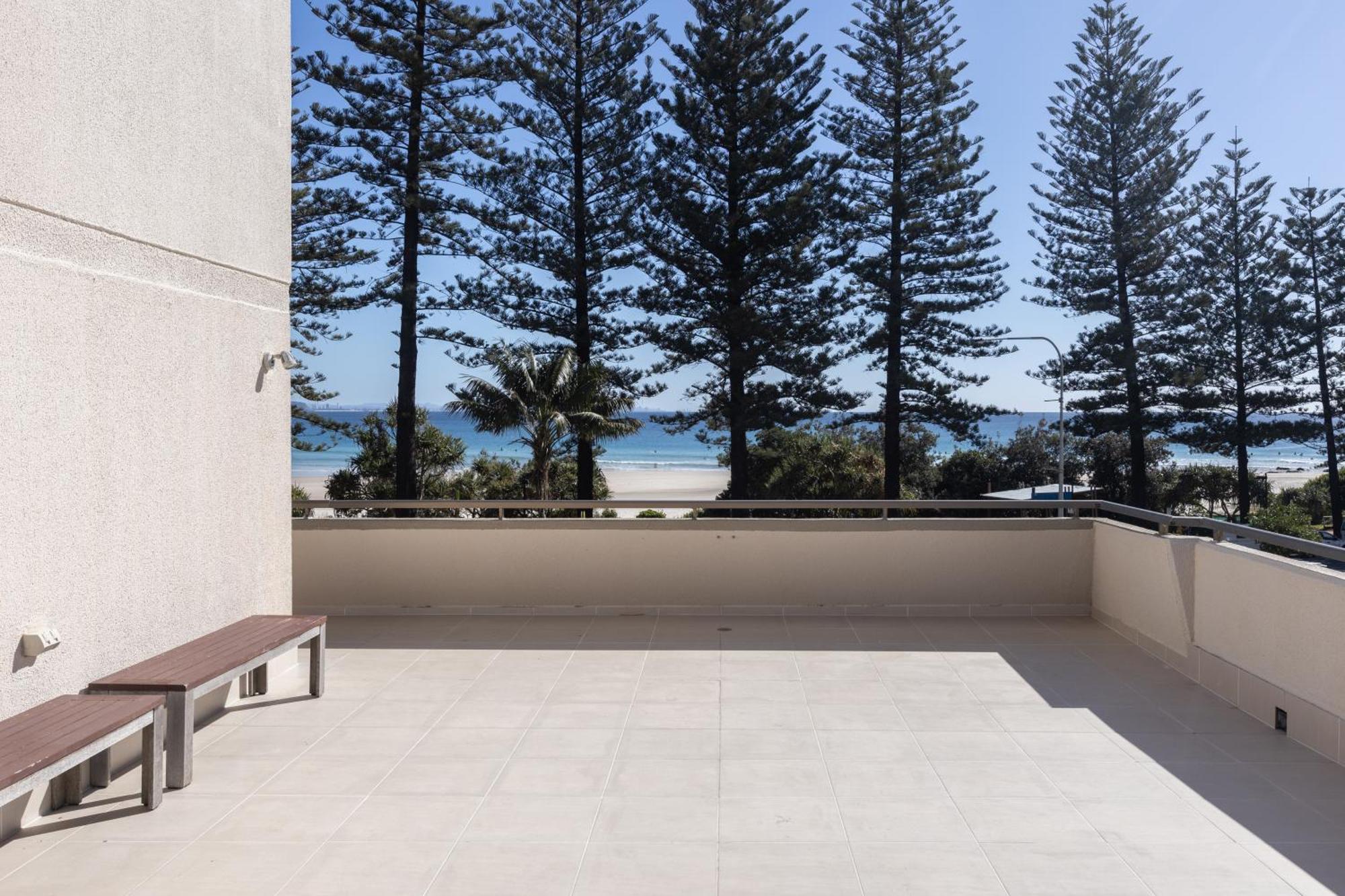 Columbia Beachfront Apartments On Rainbow Bay Gold Coast Exterior photo