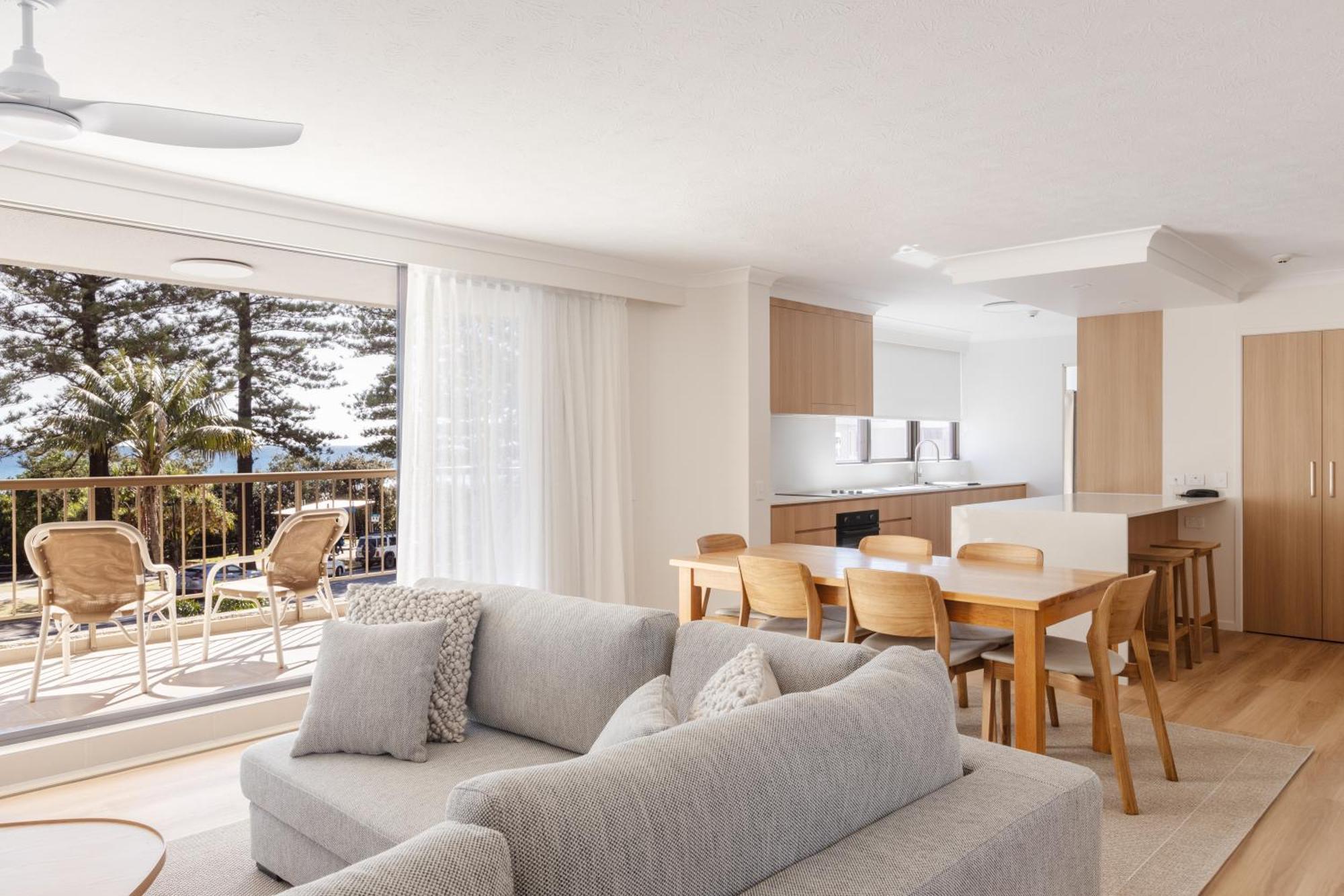 Columbia Beachfront Apartments On Rainbow Bay Gold Coast Exterior photo